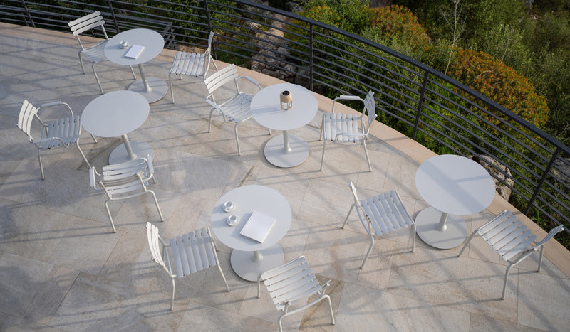 Alua - Chaise d'extérieur empilable durable en aluminium avec accoudoirs, blanc