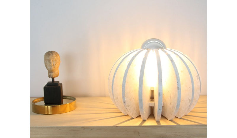 Lampe à poser écoresponsable Wrecking Ball en plastique recyclé blanc