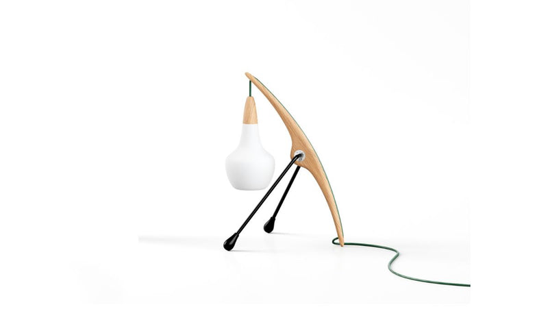 Phasme S n°15.100 - Lampe de table, Chêne naturel, câble vert, métal noir