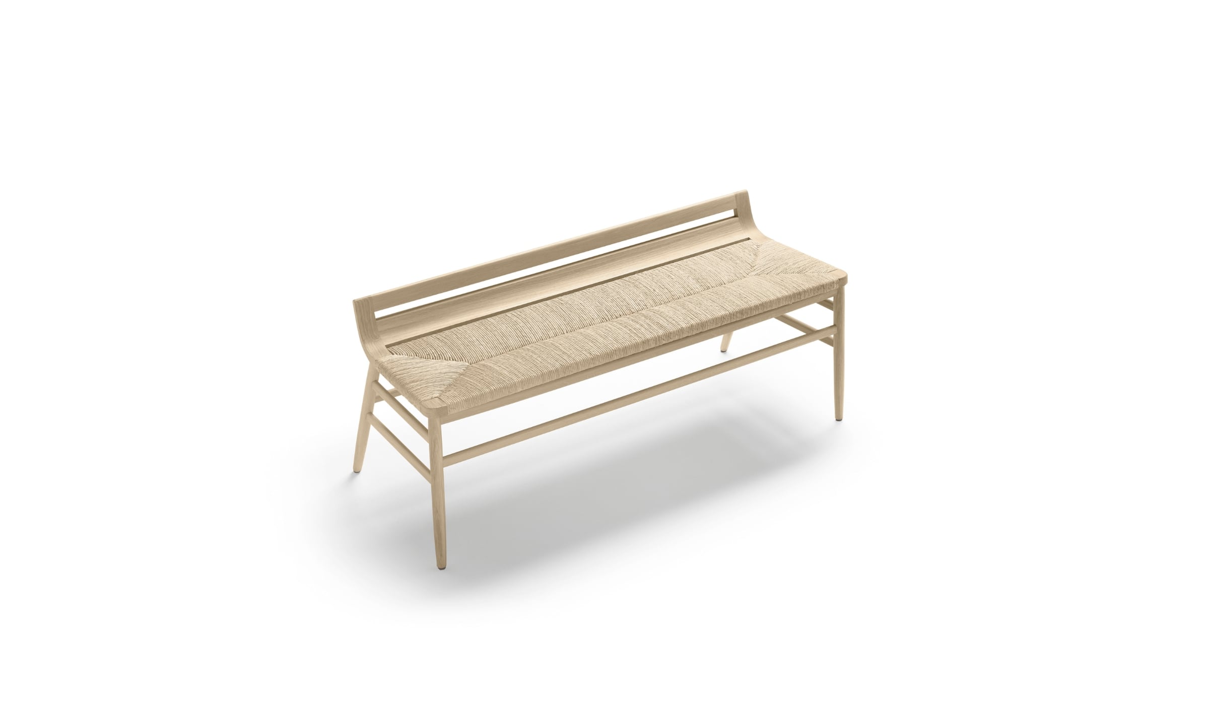 Banc Kimua en chêne et paille de la marque Alki, présenté isolé sur fond blanc