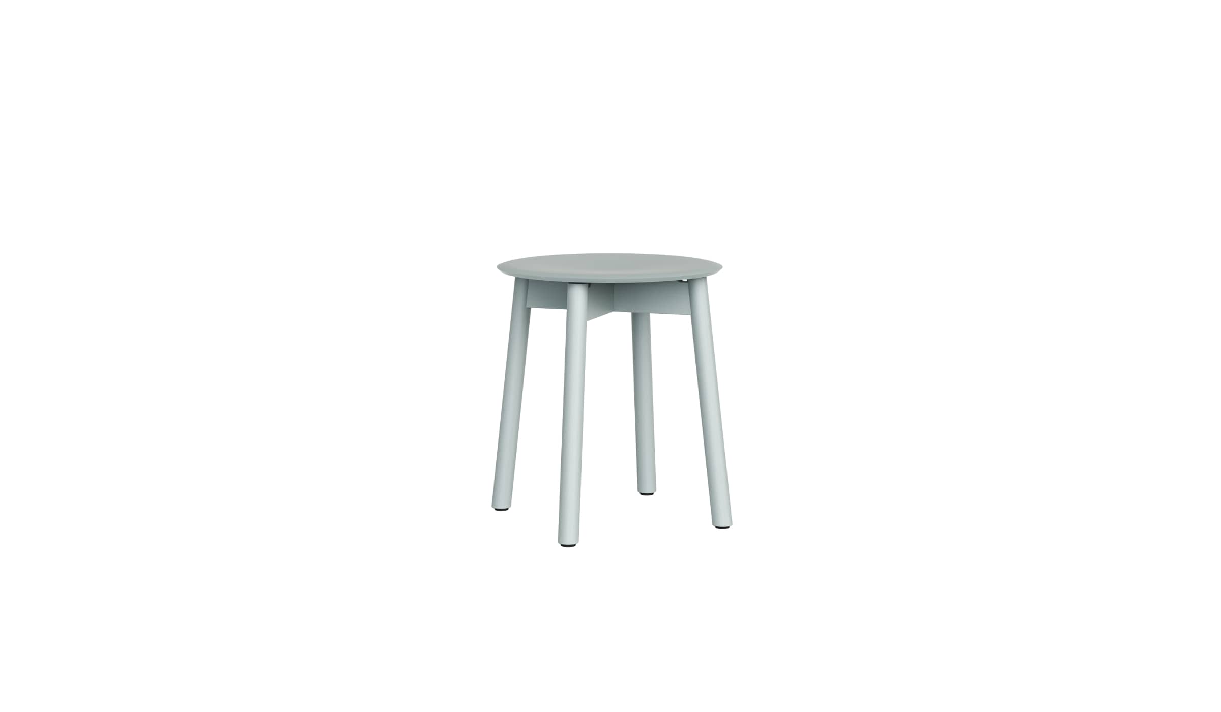 Tabouret en bois massif peint en bleu clair sur fond blanc, design minimaliste signé Tiptoe