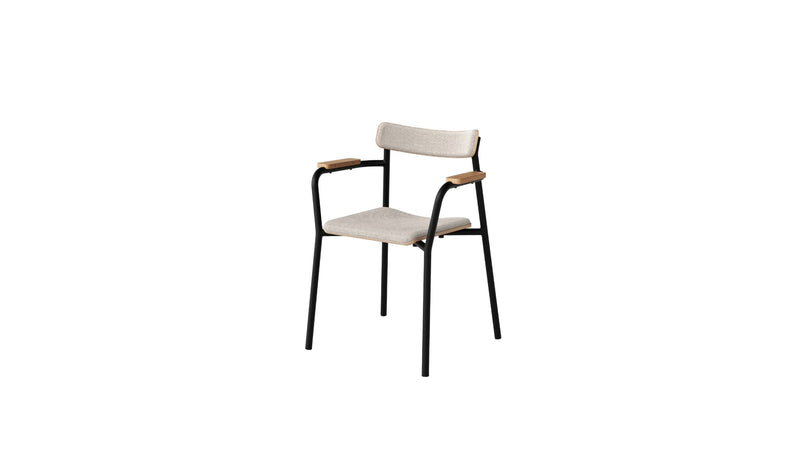 Chaise avec accoudoirs, assise en tissu beige, structure en métal noir et éléments en bois, vue de face.