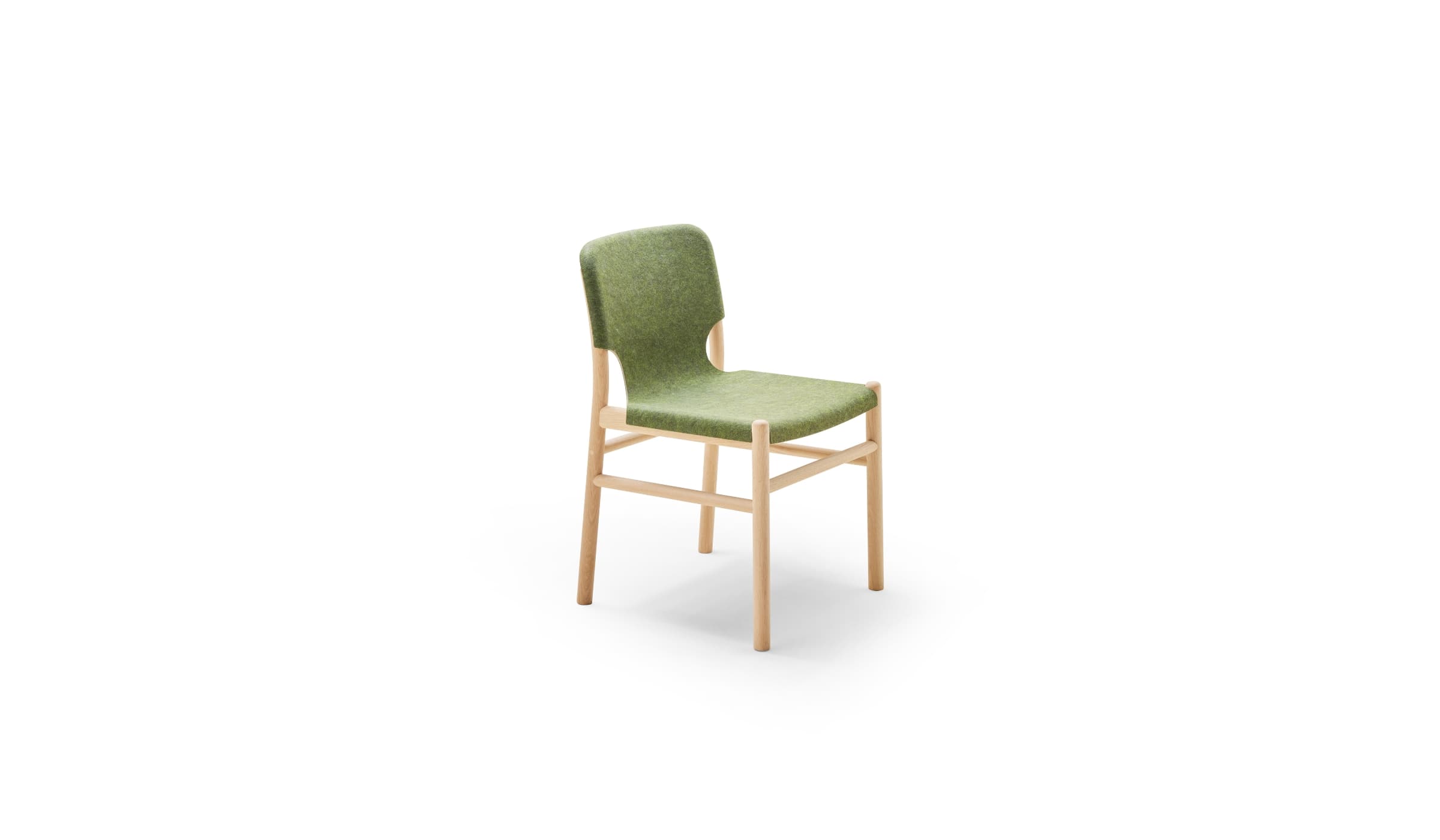 Chaise Alki en bois naturel avec assise et dossier en tissu vert, présentée sur fond blanc.