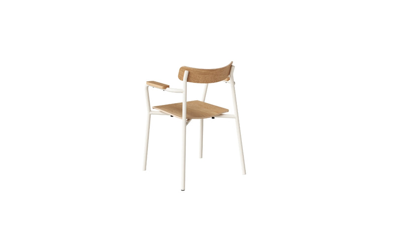 Chaise avec accoudoirs, assise et dossier en chêne clair, structure métallique blanche, vue arrière
