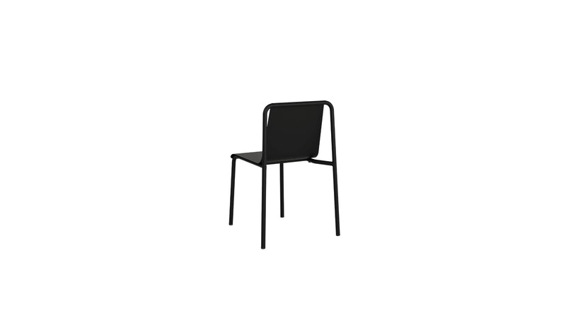 Chaise d’extérieur design de la marque Tiptoe, modèle Panorama, couleur noir graphite, sur fond blanc, vue arrière