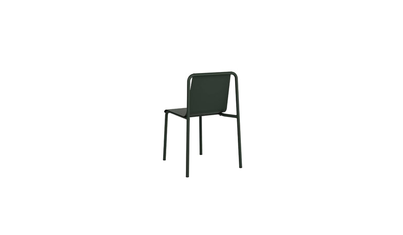 Chaise d’extérieur design de la marque Tiptoe, modèle Panorama, couleur vert forêt, sur fond blanc, vue arrière.