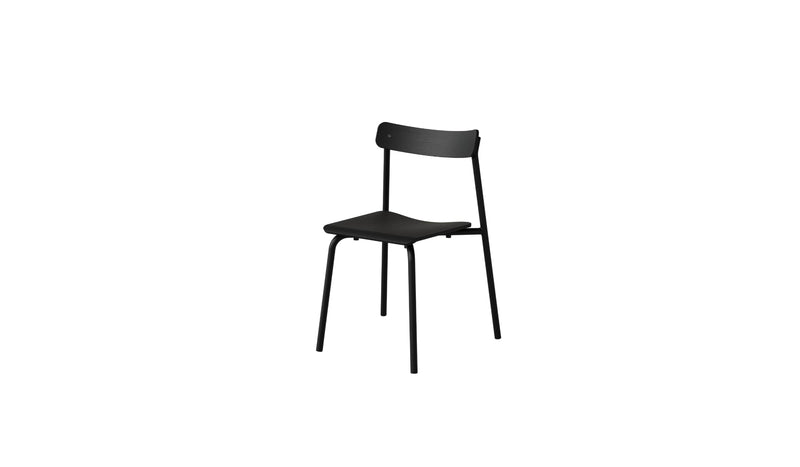Chaise sans accoudoirs, assise et dossier en frêne noir, structure en métal noir, vue de face.