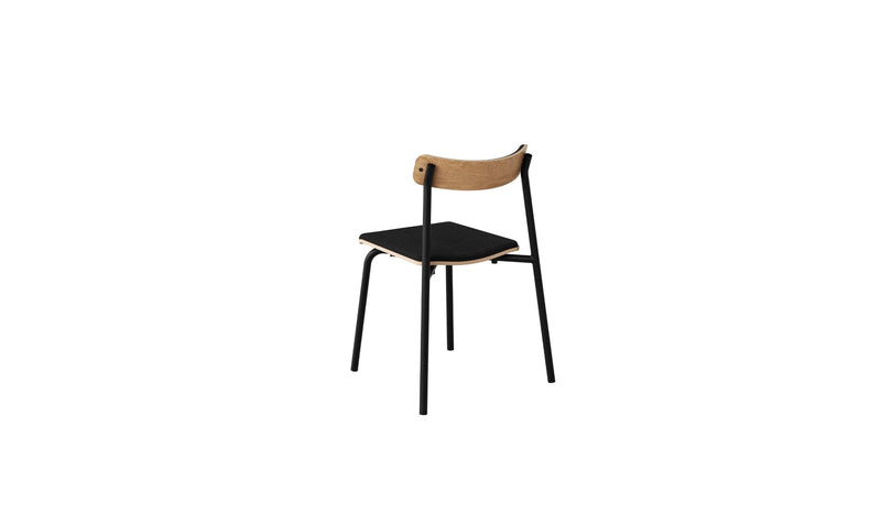 Chaise sans accoudoirs, assise en tissu noir, structure en métal noir et éléments en bois, vue arrière.
