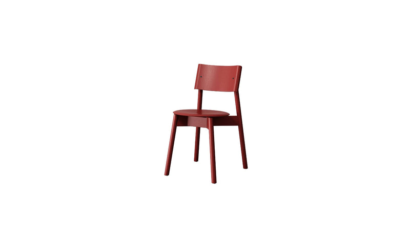 Chaise en bois rouge, modèle SSD Full Wood, vue sous un angle vertical, positionnée sur un fond blanc.