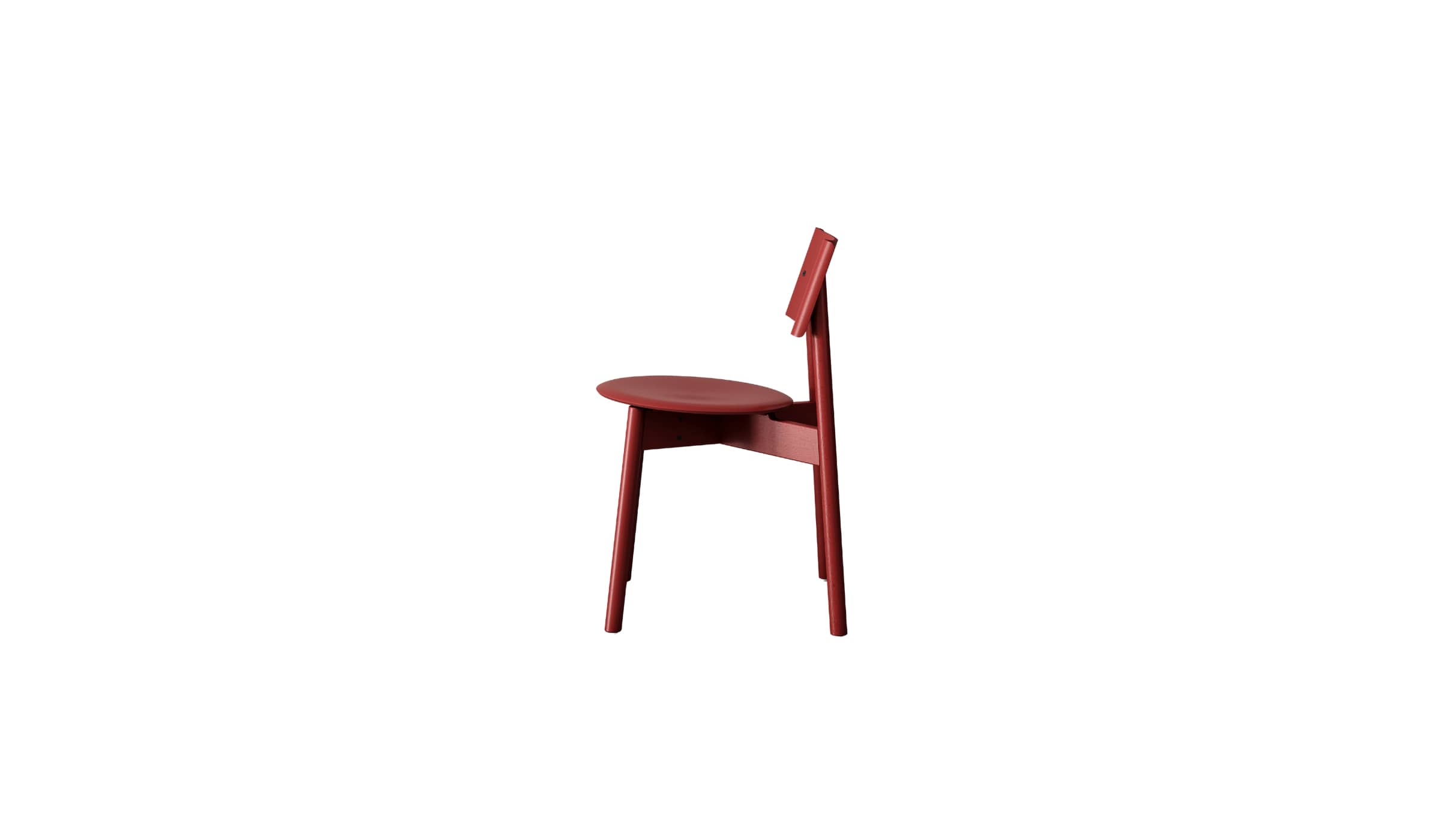 Chaise en bois rouge, modèle SSD Full Wood, vue latérale, positionnée sur un fond blanc.