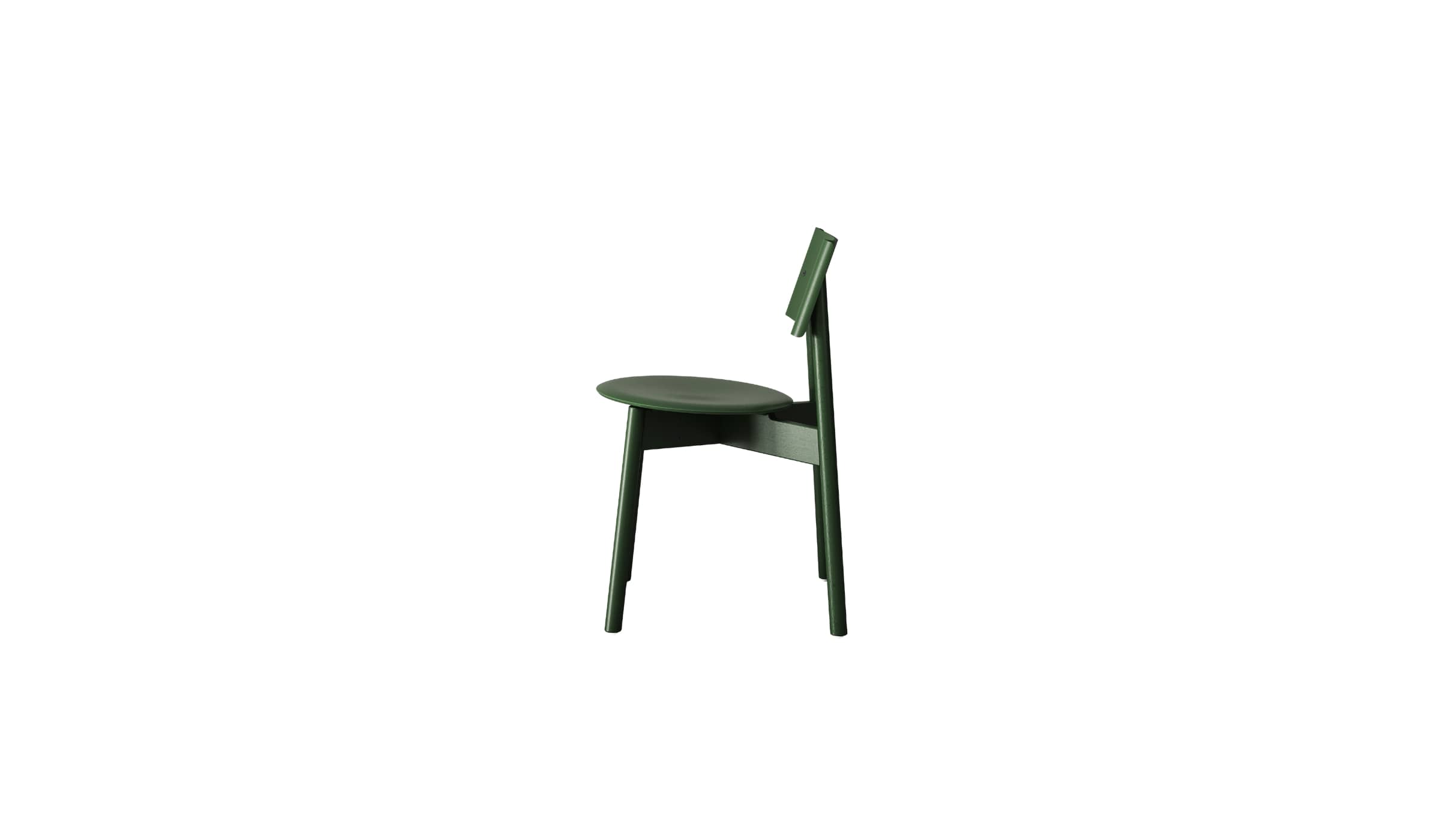 Chaise en bois vert, modèle SSD Full Wood, vue latérale, positionnée sur un fond blanc.