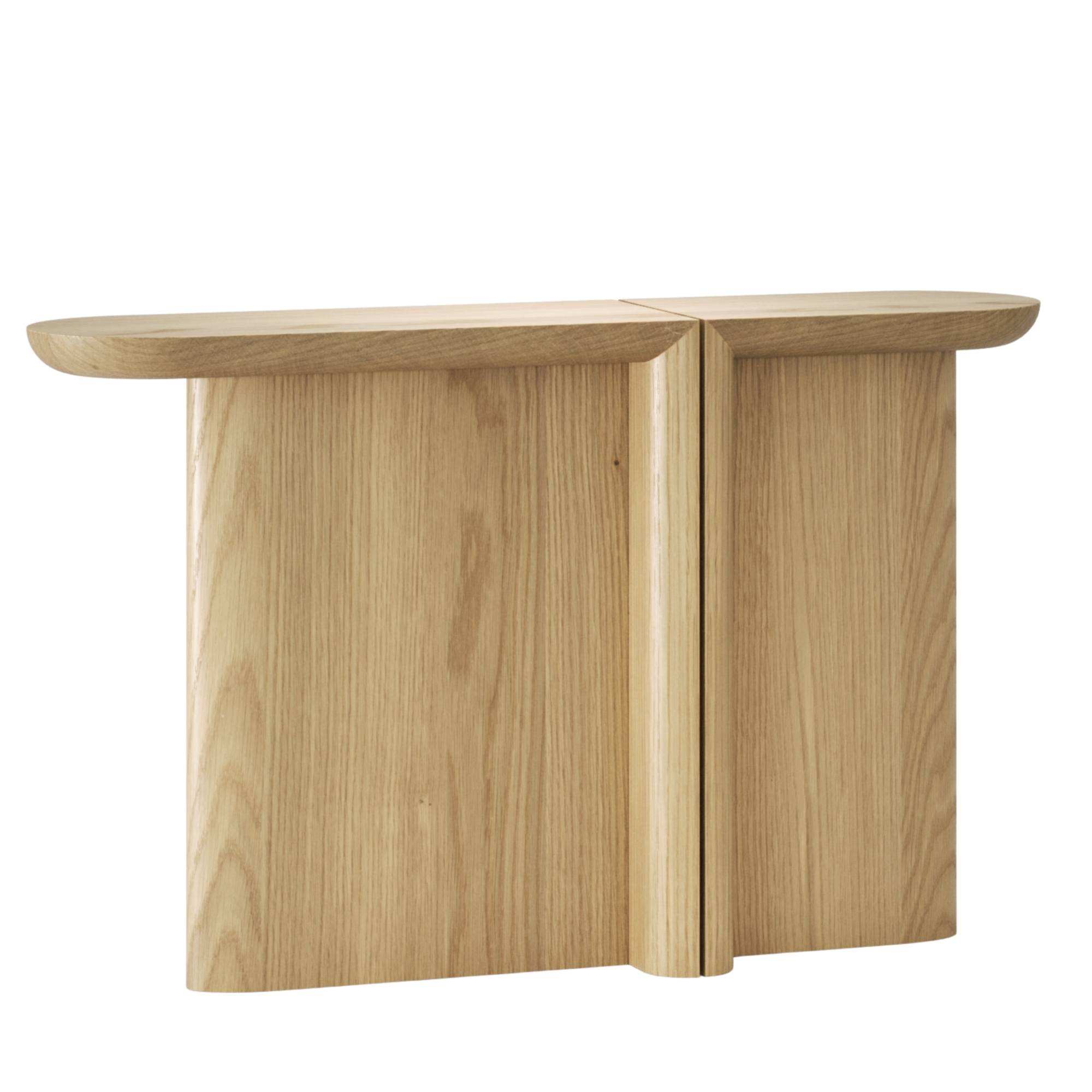 Ensemble de deux consoles Re-Form petit et grand format en chêne massif, vue de trois-quart sur fond blanc