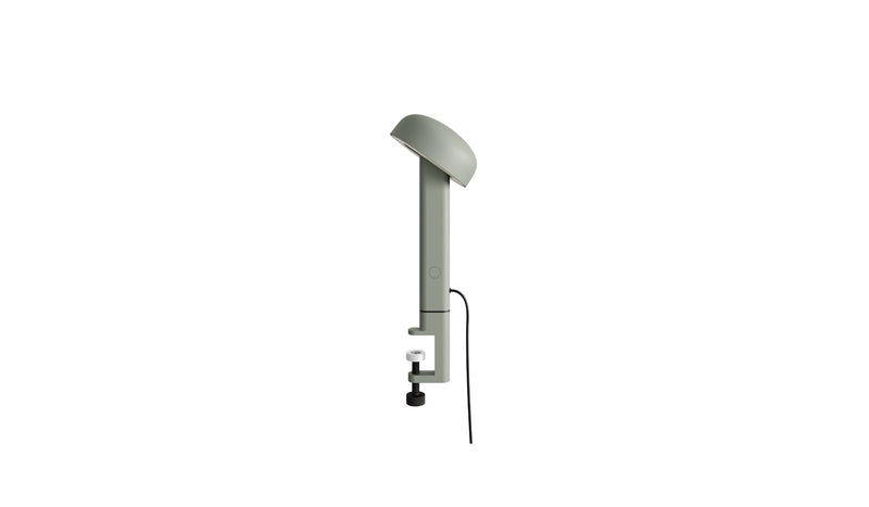 Lampe à pince gris eucalyptus, Nod de Tiptoe, vue latérale, avec un bras fin et un abat-jour circulaire.