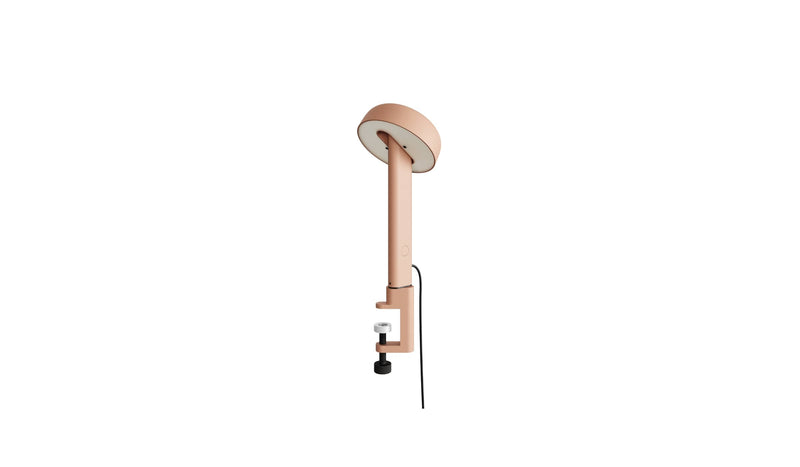 Lampe à pince rose, Nod de Tiptoe, vue latérale, avec un bras fin et un abat-jour circulaire orienté vers le bas.