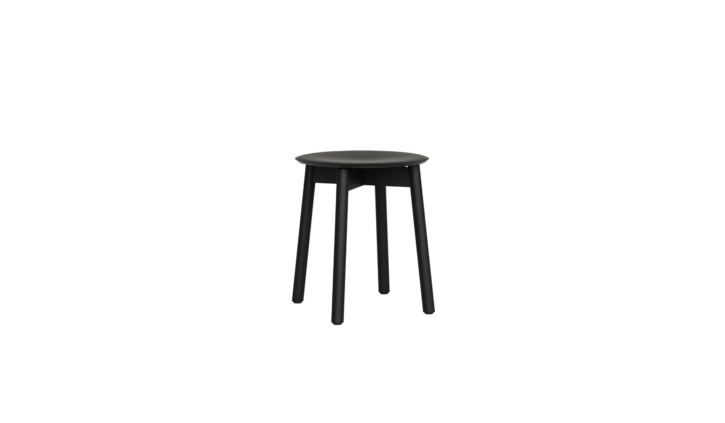 Tabouret en bois massif peint en noir sur fond blanc, design minimaliste signé Tiptoe