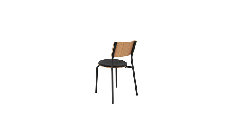 Chaise SSD Soft de Tiptoe avec structure noire, dossier en bois cintré et assise rembourrée en tissu noir, sur fond blanc.