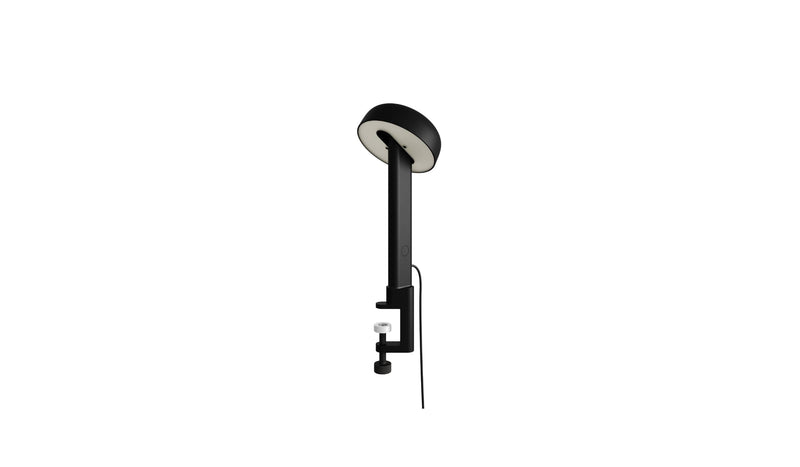 Lampe à pince noir, Nod de Tiptoe, vue latérale, avec un bras fin et un abat-jour circulaire orienté vers le bas.