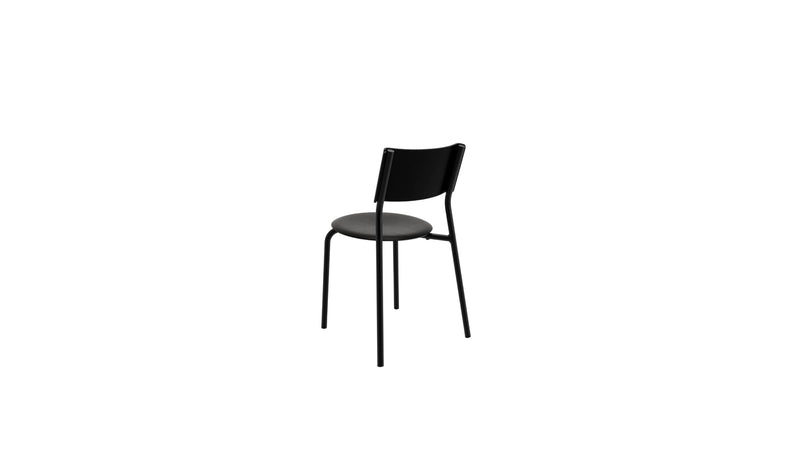 Chaise noire en plastique recyclé de Tiptoe, modèle SSD, avec une structure en métal léger et un design épuré sur fond blanc, vue arrière.
