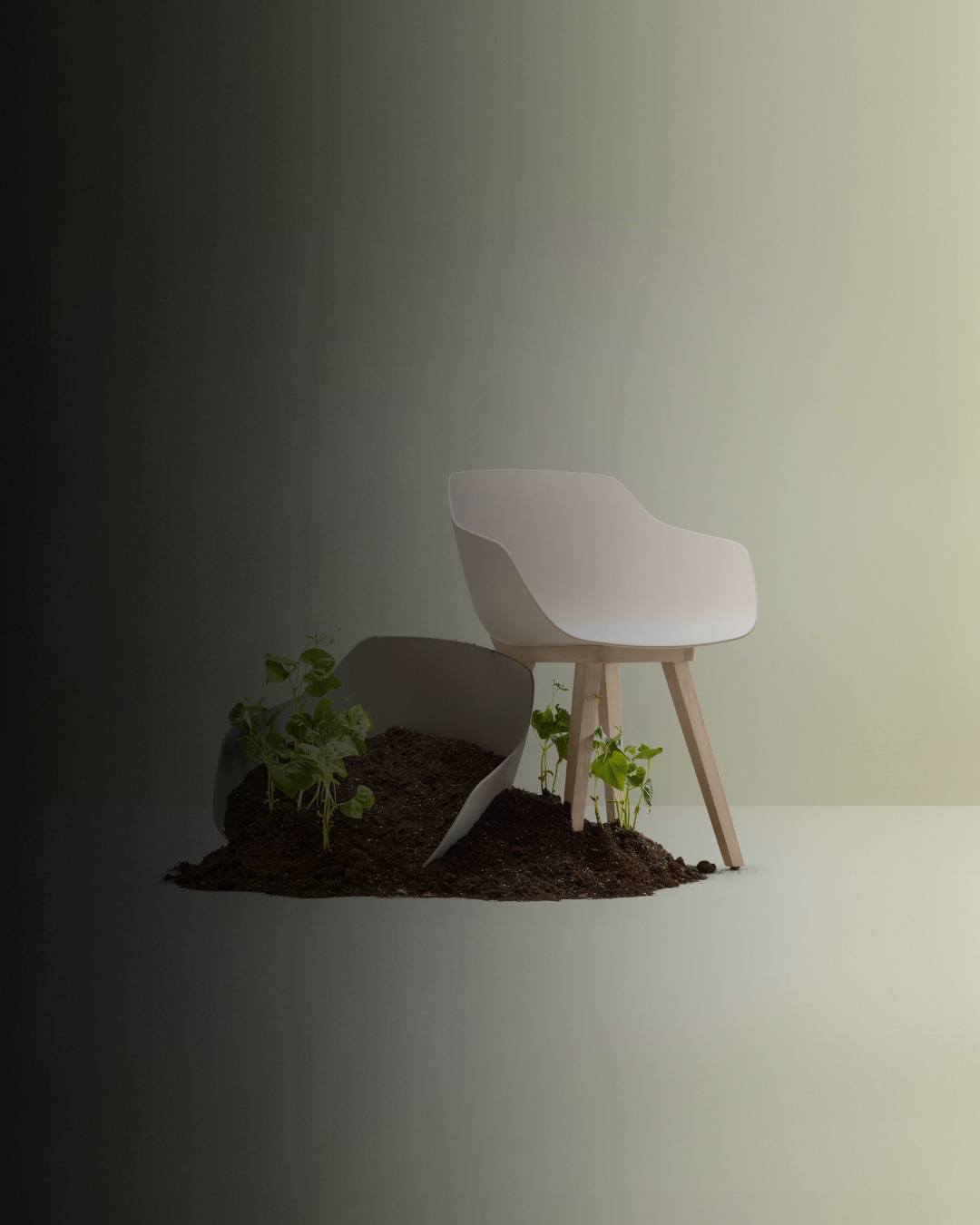 Chaise design blanche à coque recyclée et pieds bois, posée sur un sol clair avec plantes poussant dans un tas de terre