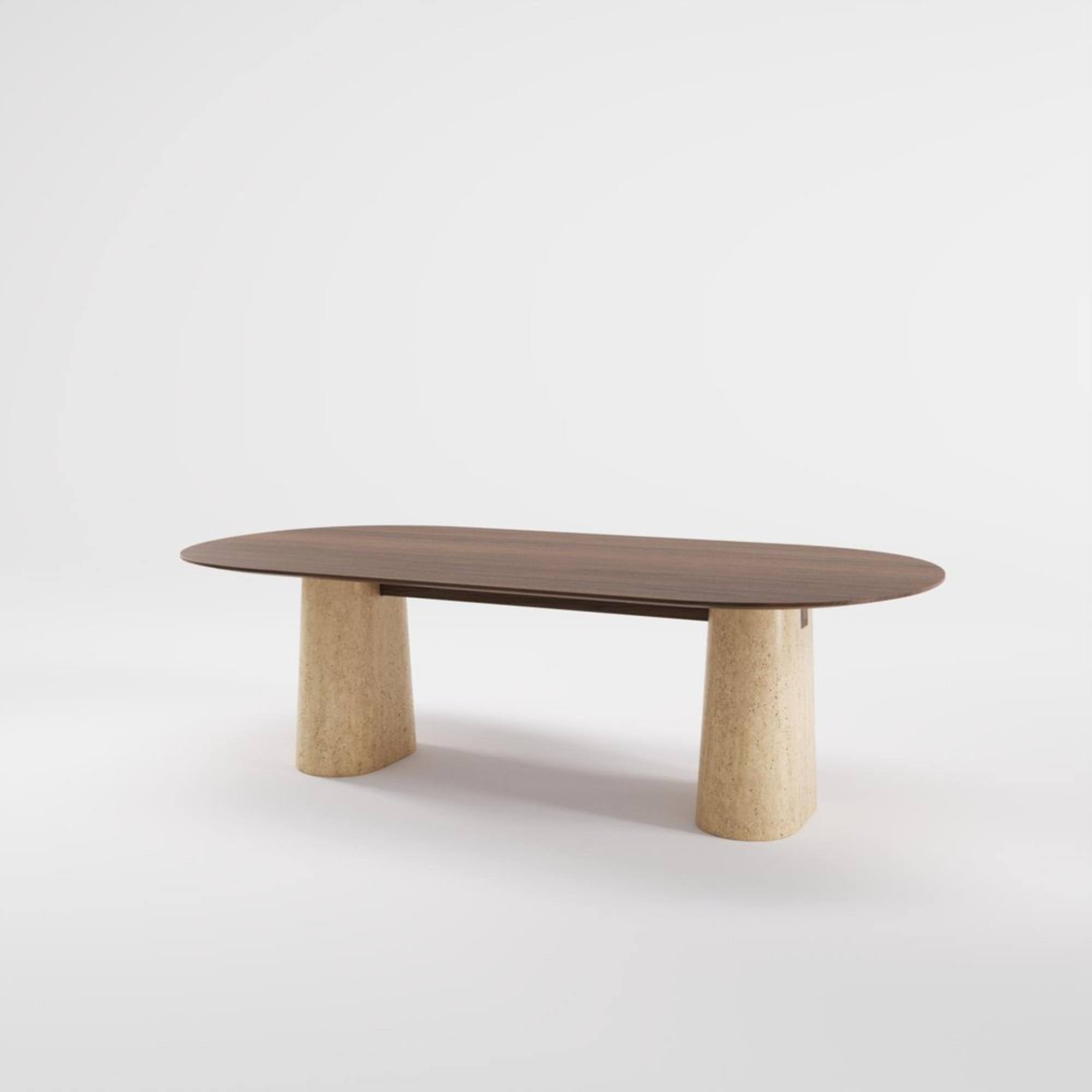 Table Anchor 240 cm en noyer et travertin massif, vue en angle sur fond blanc.