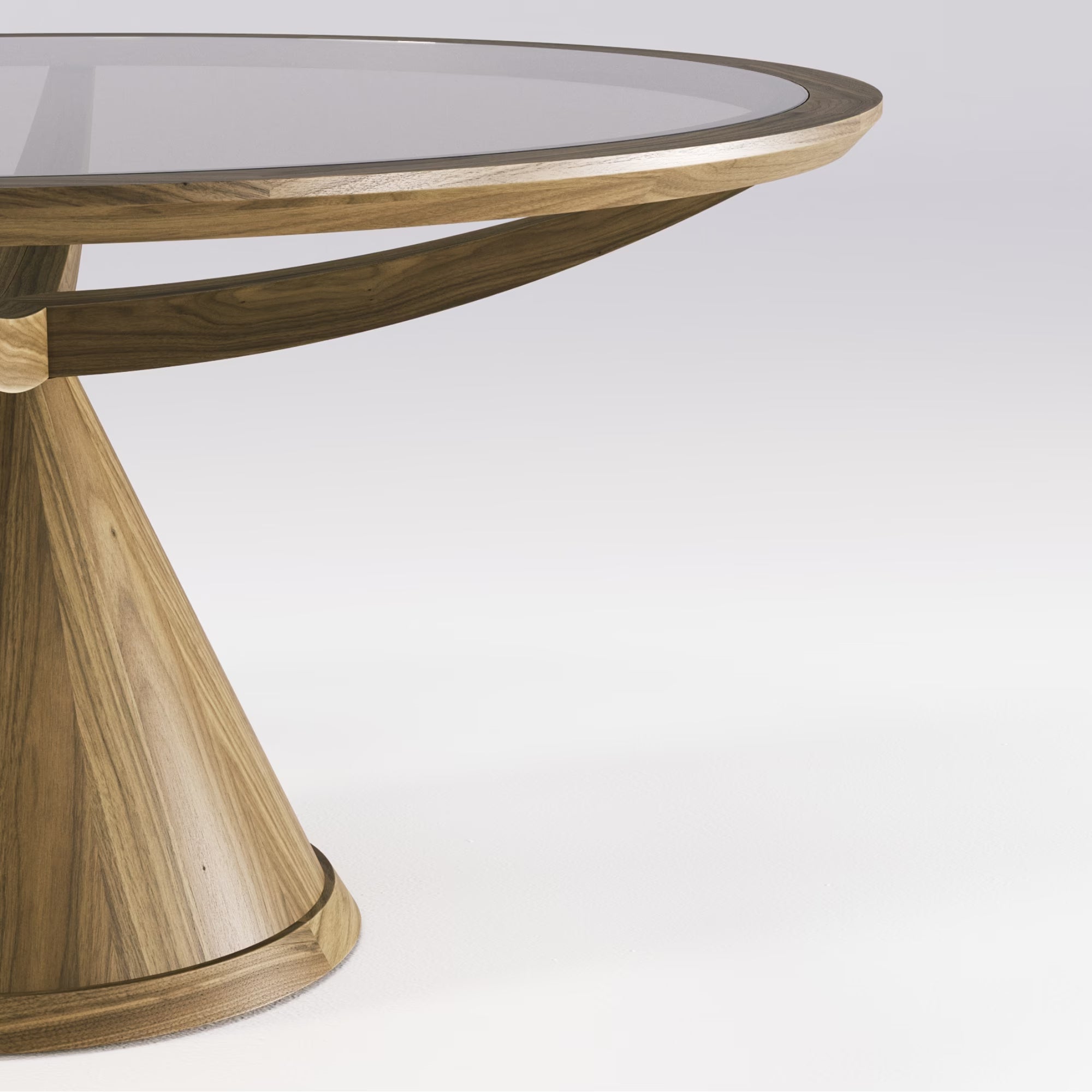 Table ronde Vasco en noyer et verre avec pied central conique, traverses apparentes, vue en angle sur fond neutre.