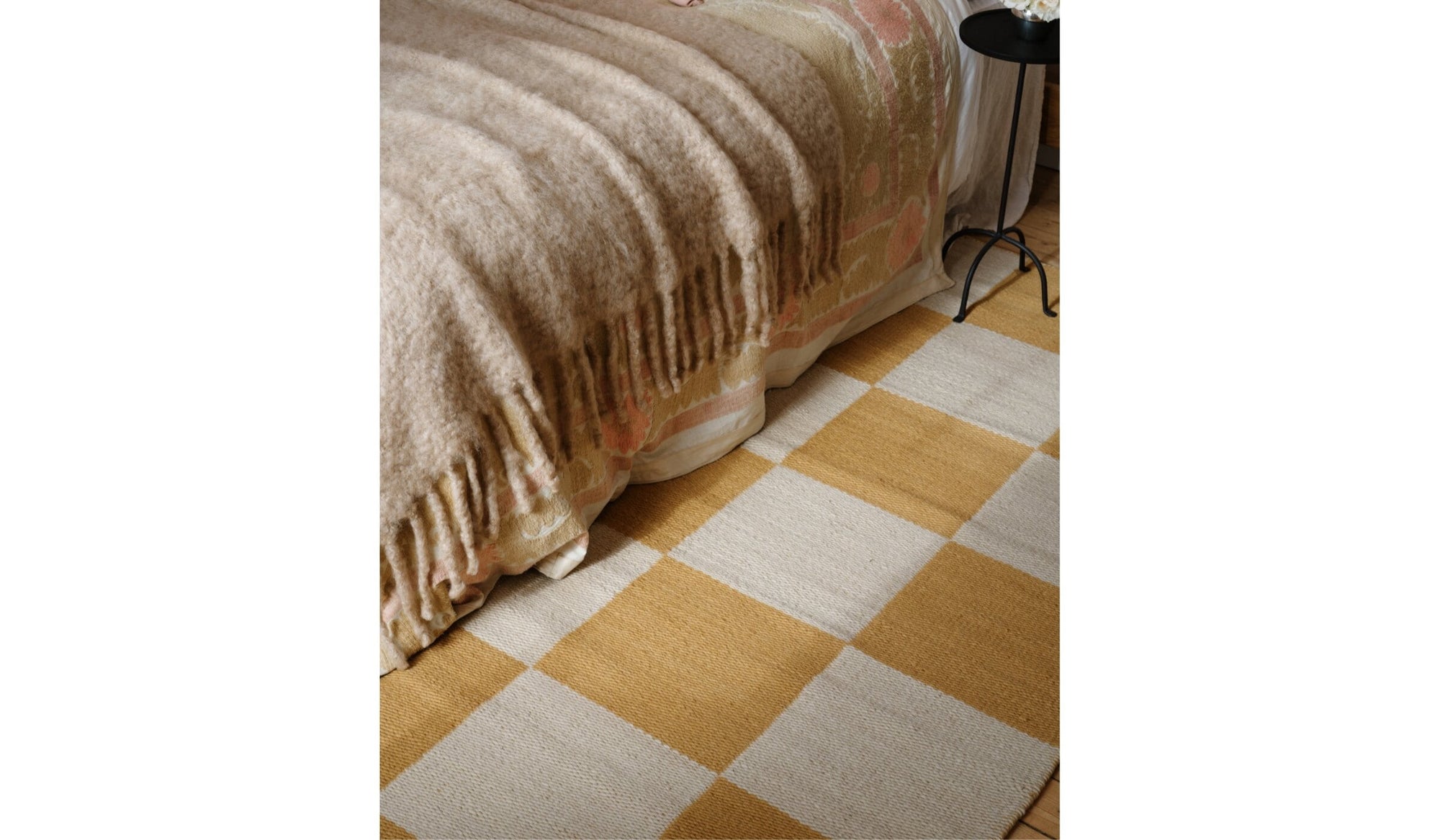 Tapis Chess à carreaux jaune et blanc en laine naturelle