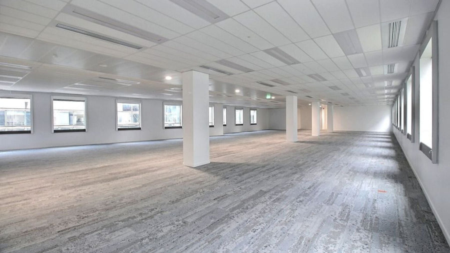 Plateaux nus vs plateaux aménagés : quel impact sur le temps de commercialisation ?