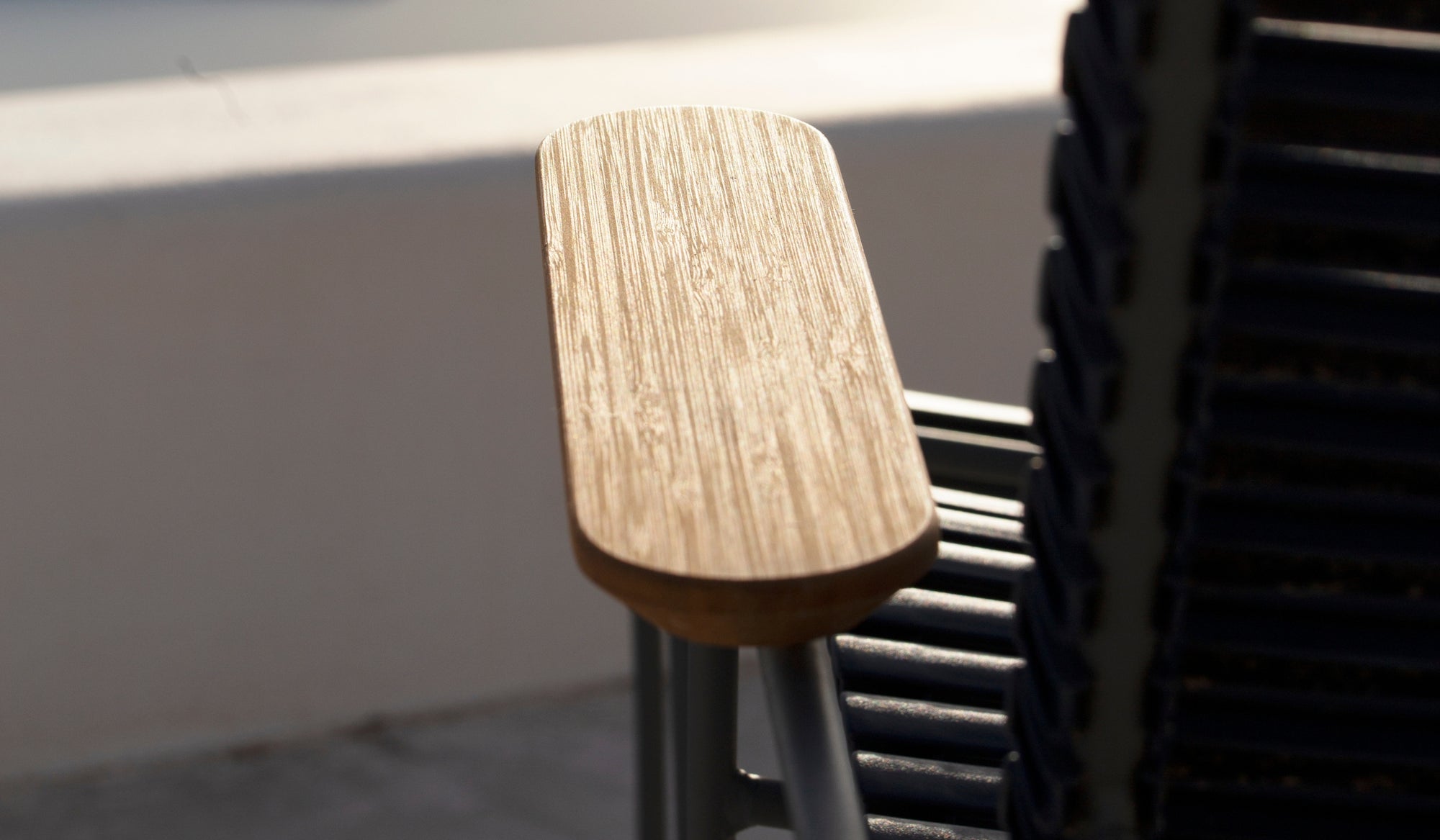 Click - Garden chair, dark blue and bamboo armrest