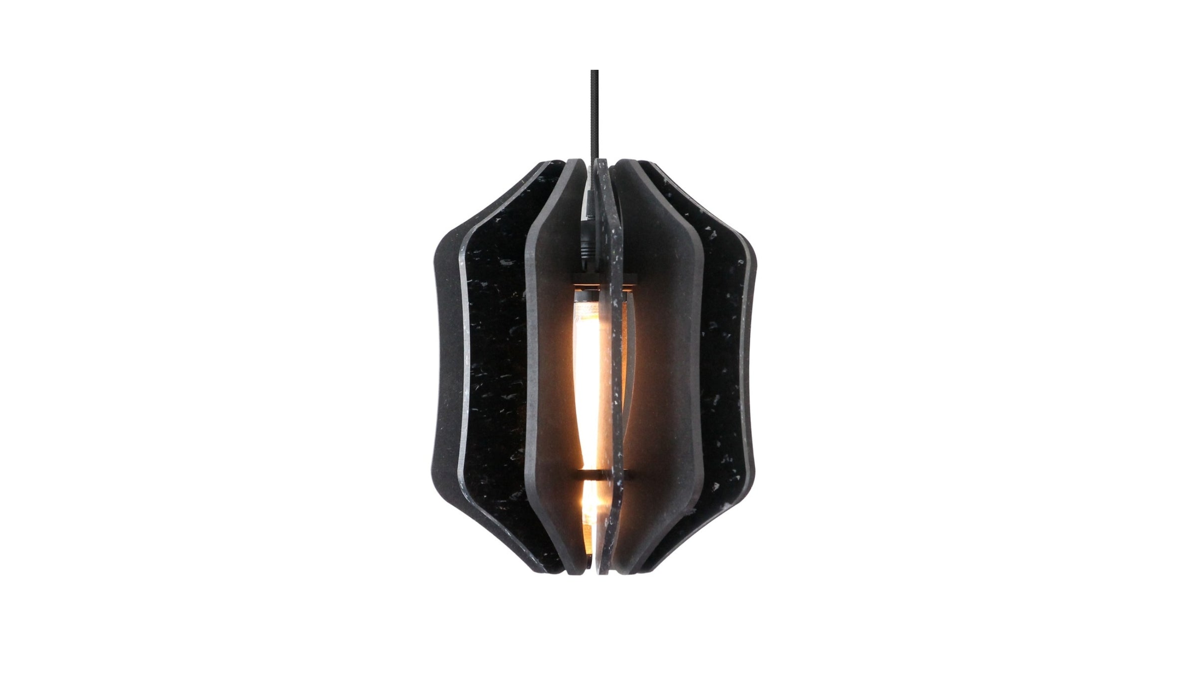 Lampe suspendue Alpha Zulu Carré en matériaux recyclés, noir-noir