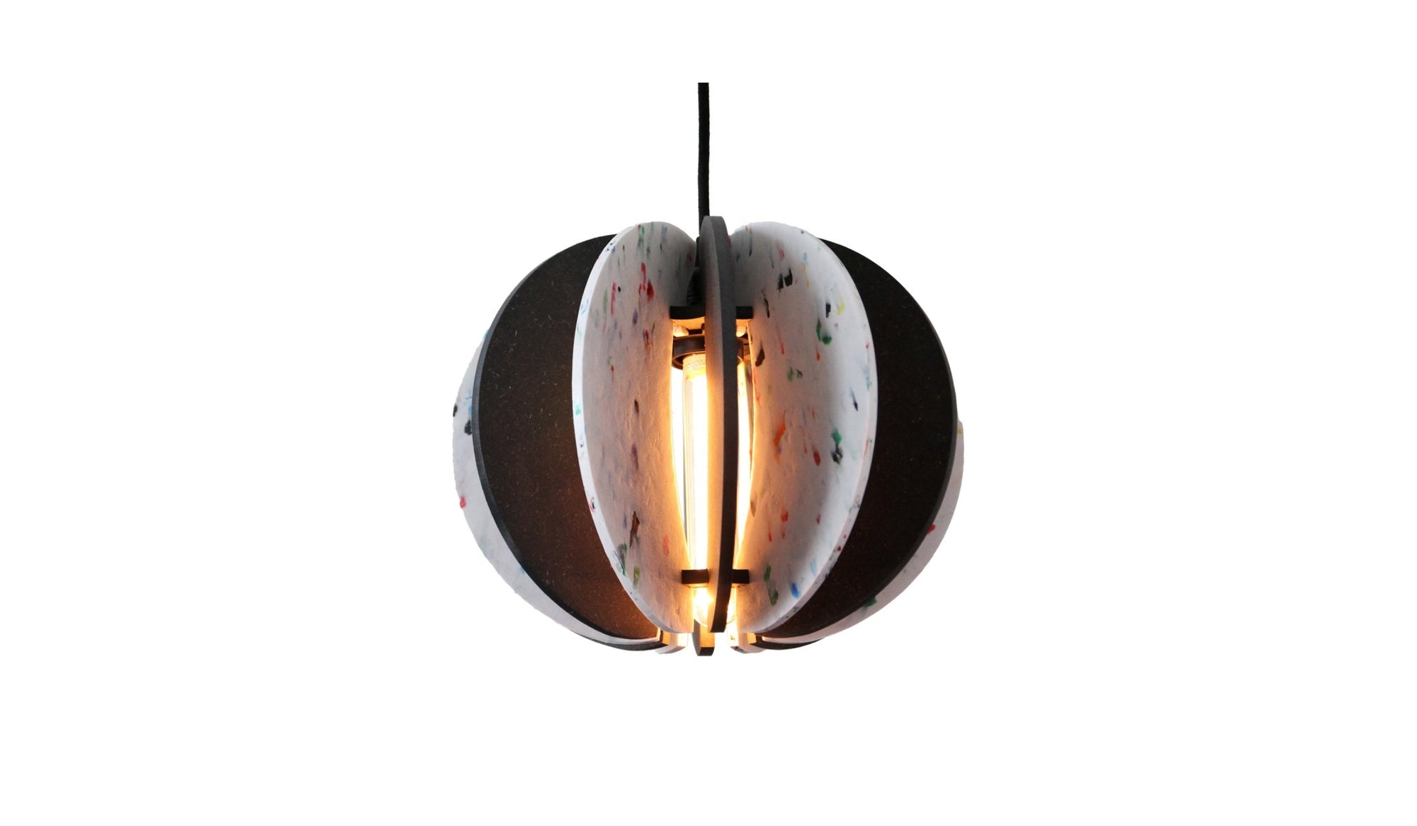 Lampe suspendue Alpha Zulu Rond en matériaux recyclés, noir-blanc