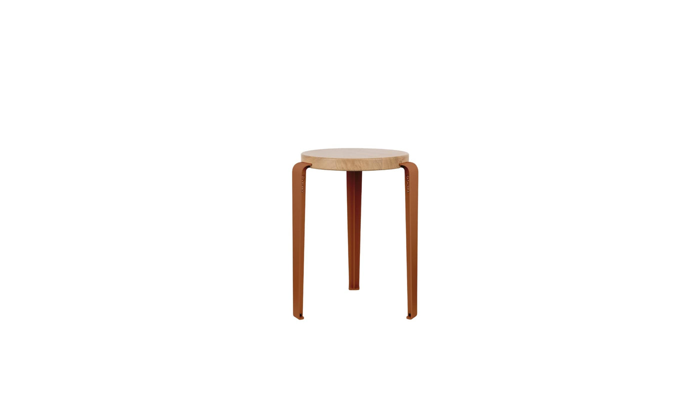 Tabouret Lou en chêne massif et acier Janelle, design minimaliste et finition mate, présenté en packshot sur fond blanc.