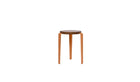 Tabouret Lou en chêne teinté et acier rouge tangerine