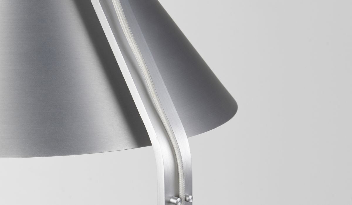 Lampadaire-Cone - Lampe sur pied minimaliste en aluminium et noyer--NOVINEA-KRISTINA DAM STUDIO