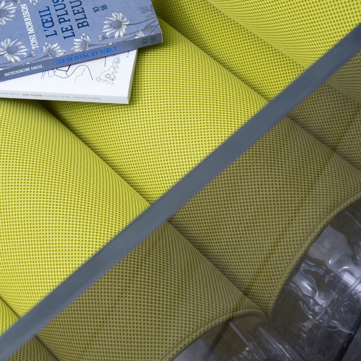 MW01 - Armchair with PMMA structure, transparent and yellow