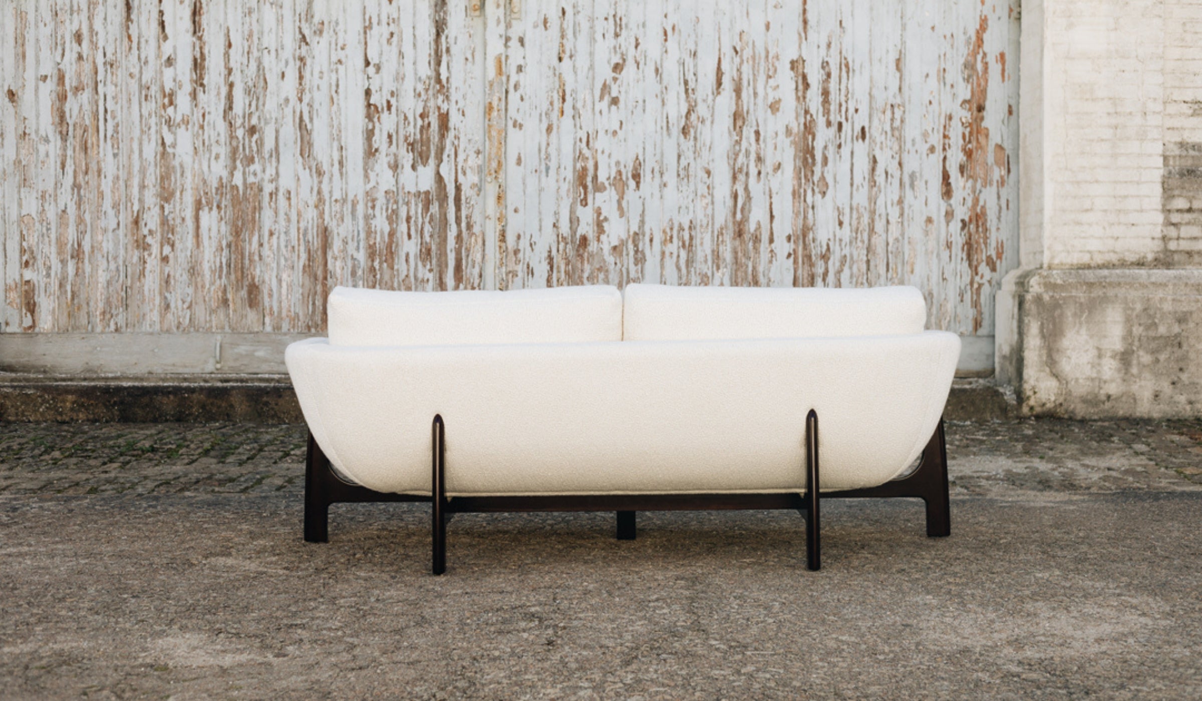 Oscar Wood - Sofa in exceptional meringue fabric and mahogany wood