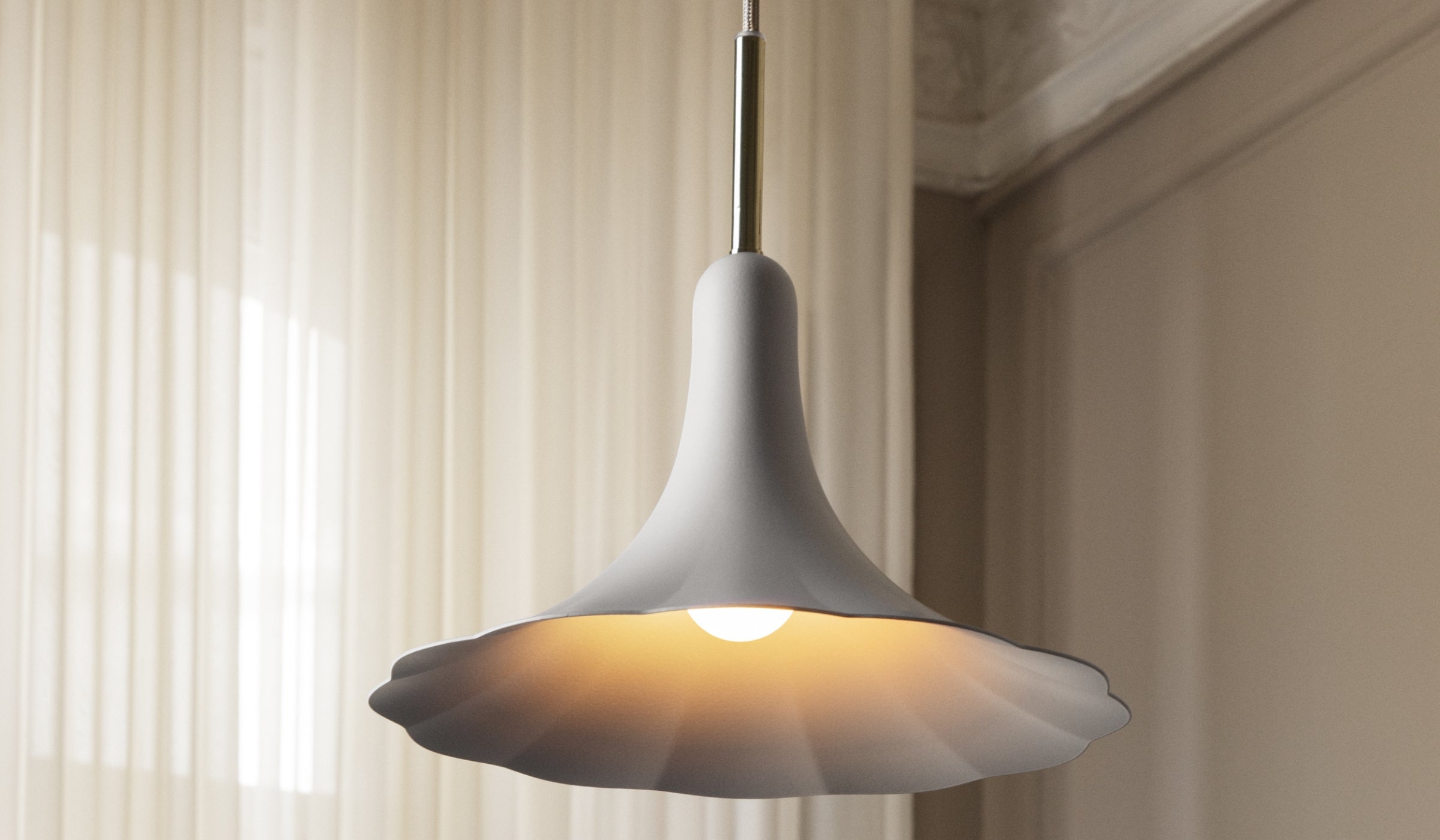 Petalii 1 Small - Polished brass pendant light, white metal lampshade