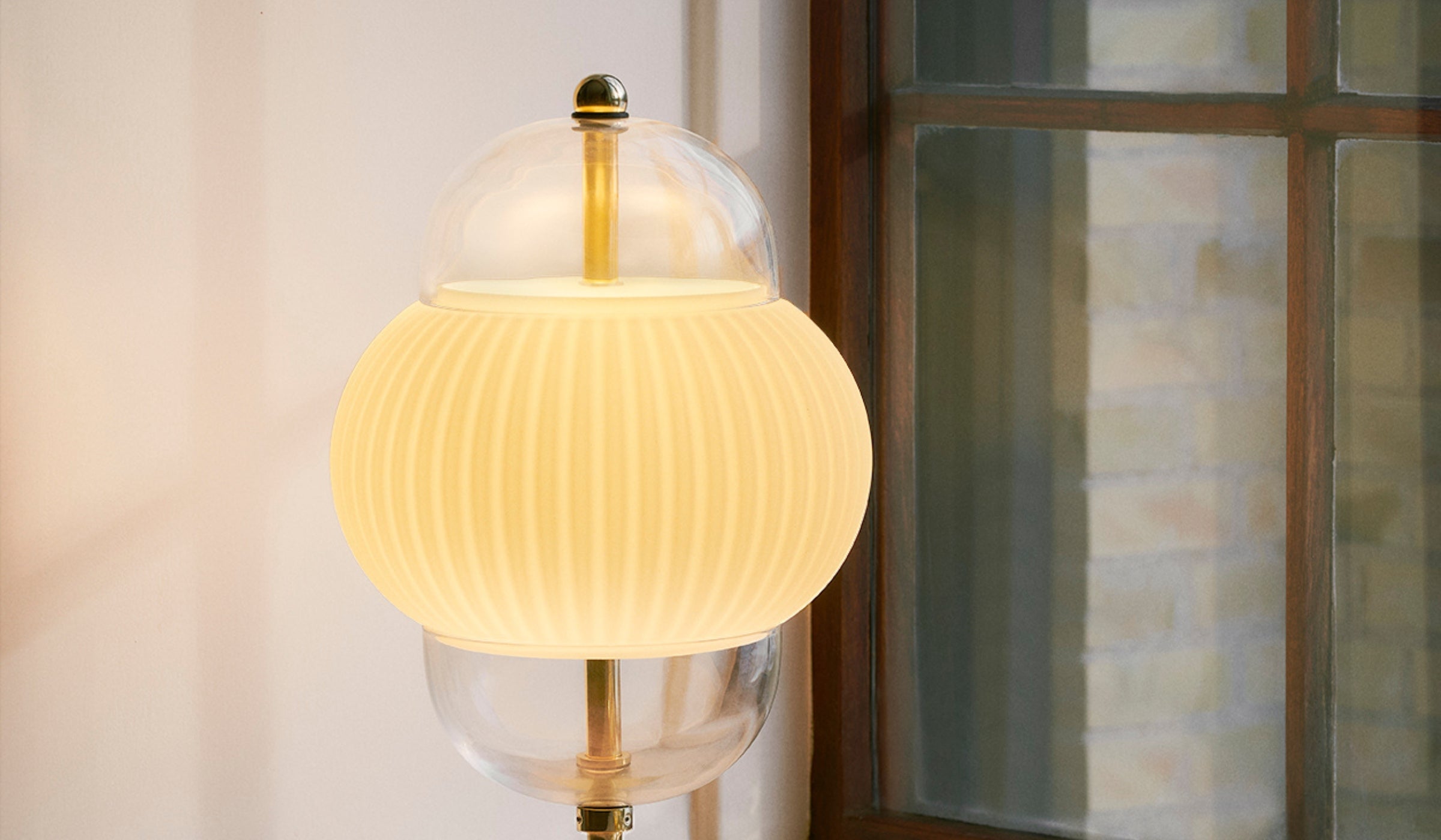 Shahin - Table lamp in brass, clear and opal glass