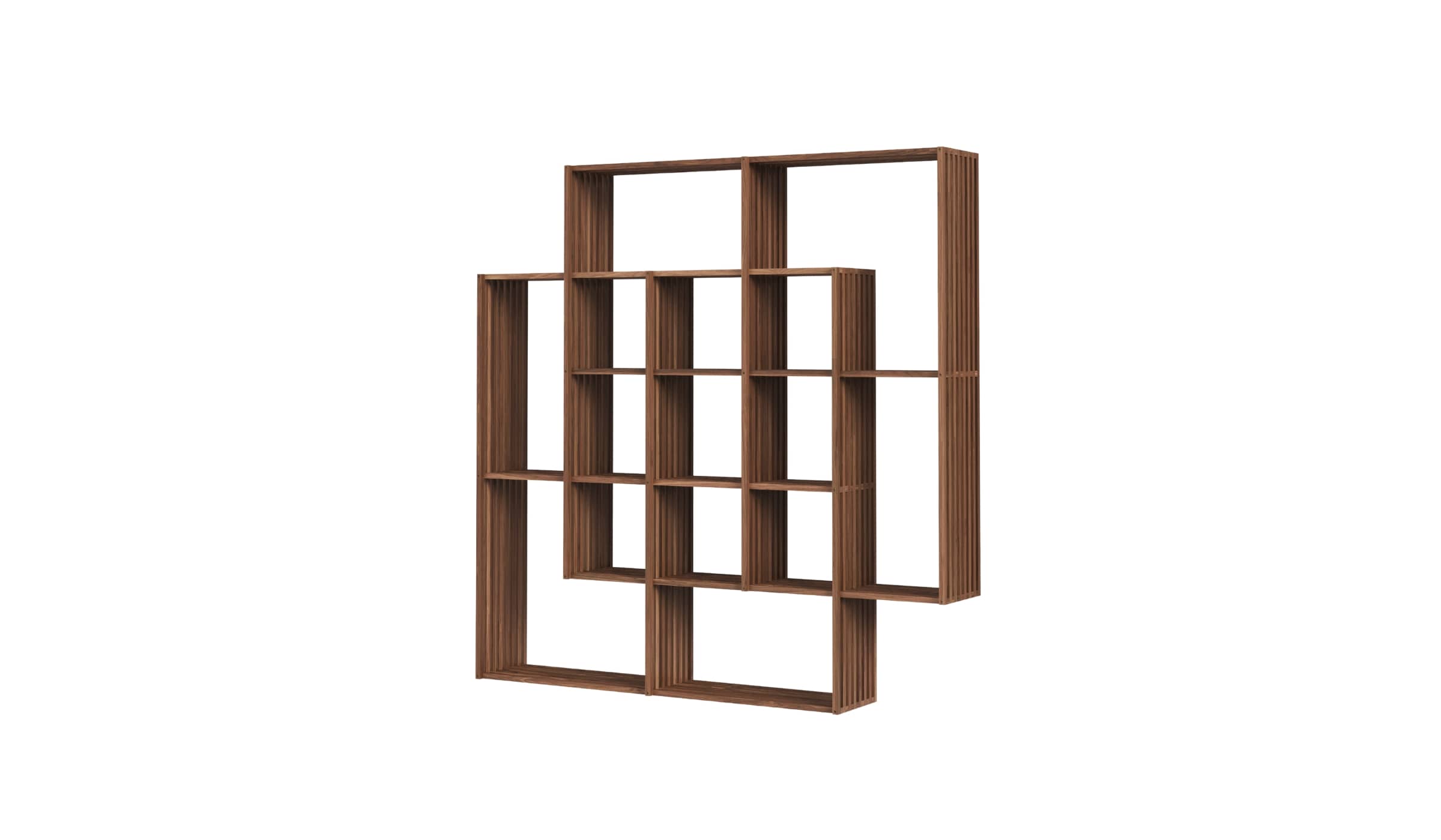 Bibliothèque en bois de noyer à étagères croisées asymétriques, vue décentrée sur fond blanc, modèle X2 Wewood