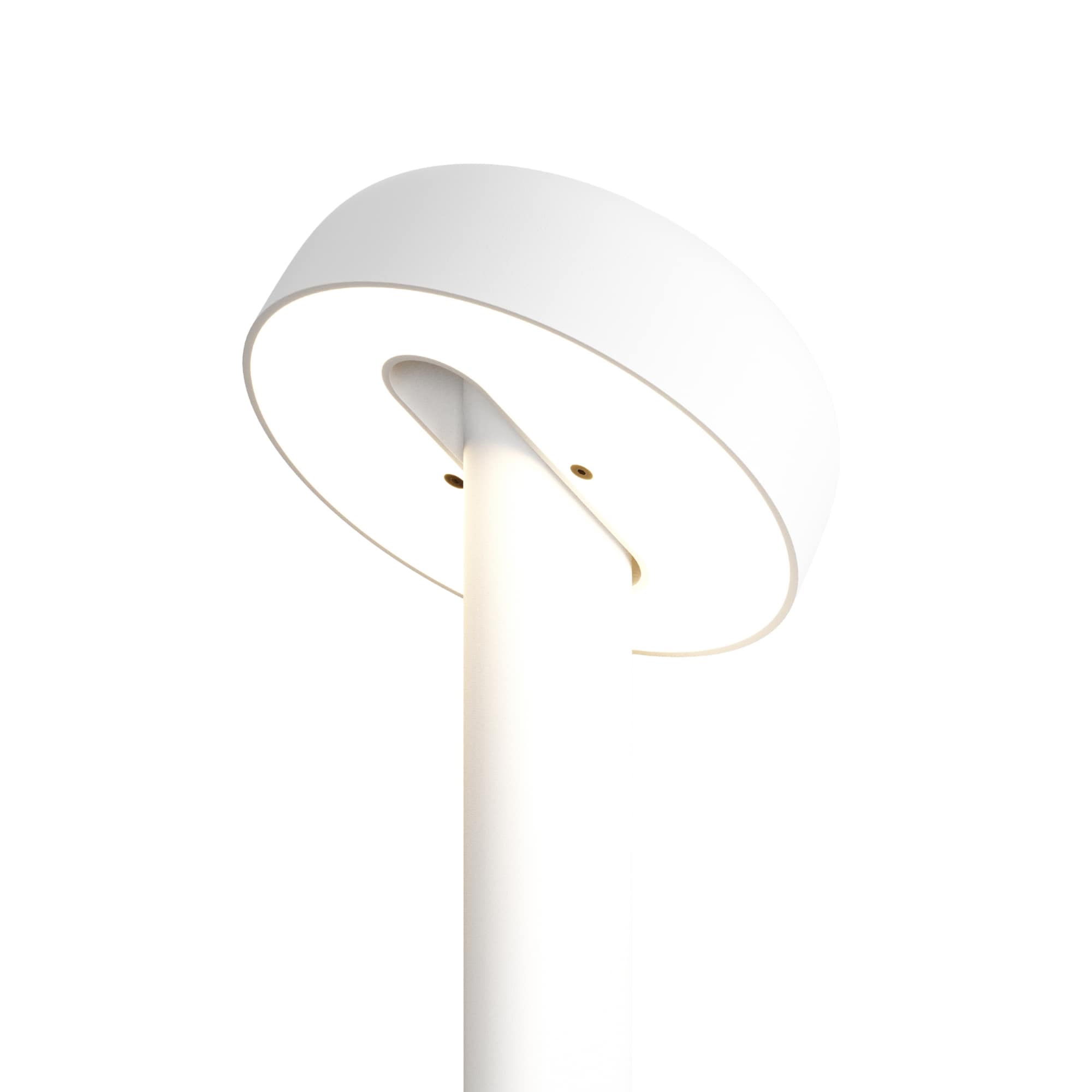 Lampe blanche, modèle Nod de Tiptoe, vue rapprochée de l’abat-jour circulaire, éclairage visible, avec la lumière dirigée vers le bas.