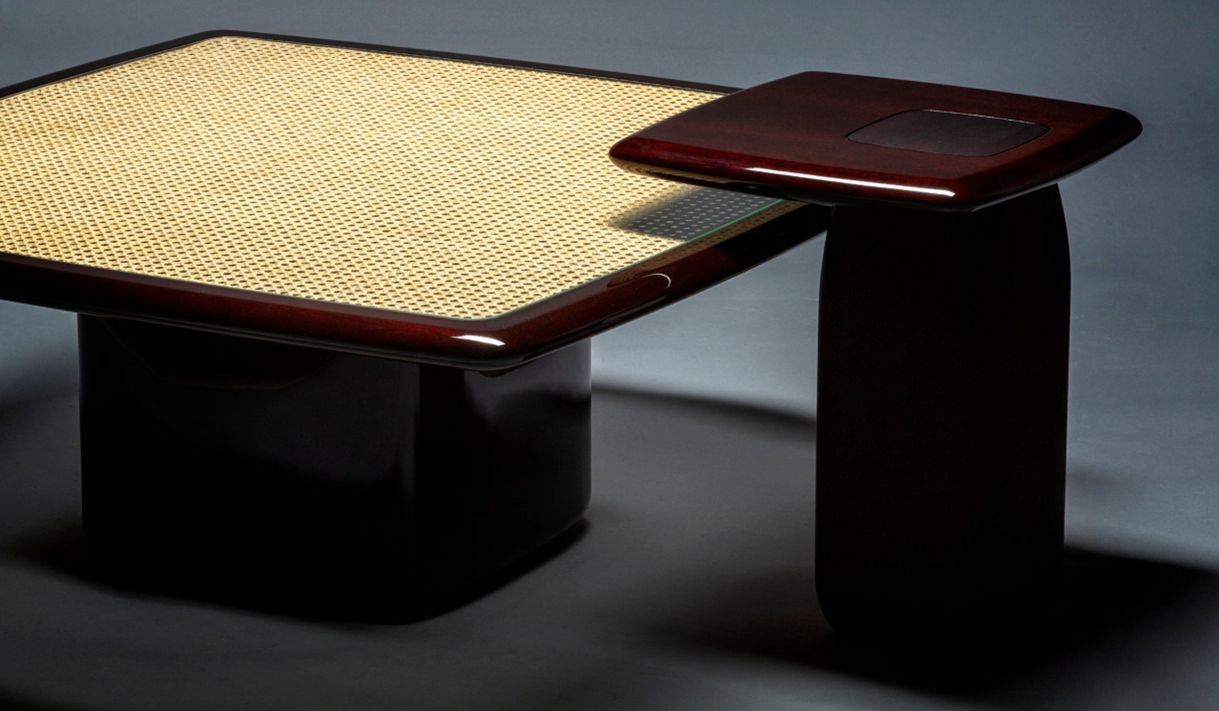 Table d'appoint-Bossa - Table d'appoint en bois massif d'acajou, brillant, extra mat--NOVINEA-DUISTT