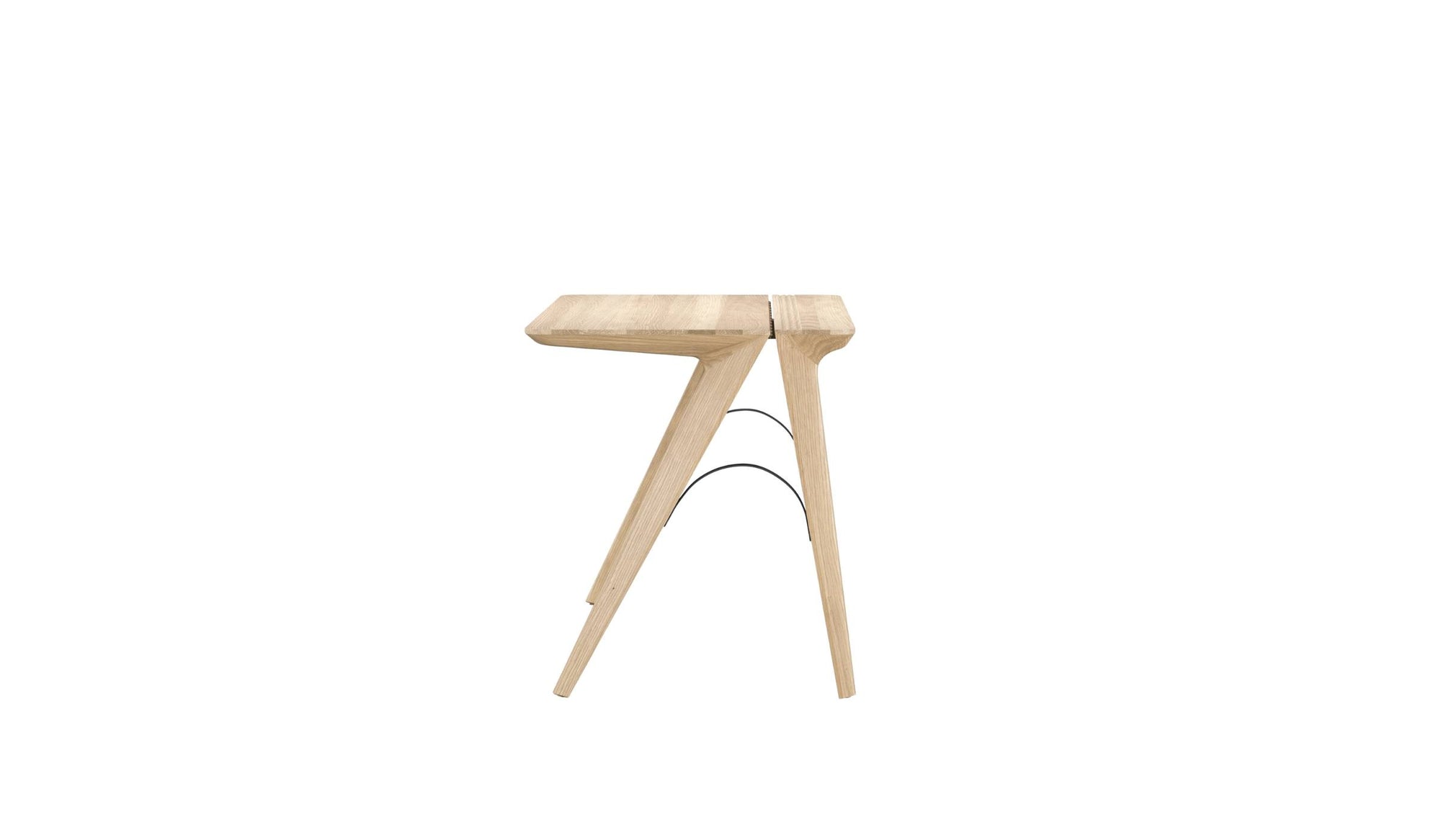 Bureau Bridge en bois massif de Wewood, modèle chene, vue latérale gauche avec légère contre-plongée sur fond blanc.