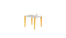 Bureau enfant, plastique recyclé, pieds en acier jaune soleil