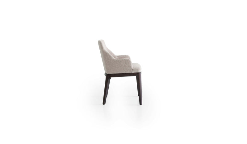 Fauteuil de repas Big Antigona, en bois de frêne massif & laine bouclée beige rosé