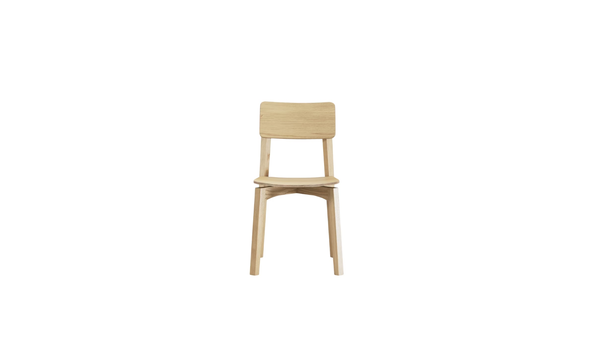 Chaise Ericeira en bois massif de chêne clair, vue avant centrée, assise légèrement incurvée et dossier large, fond blanc.