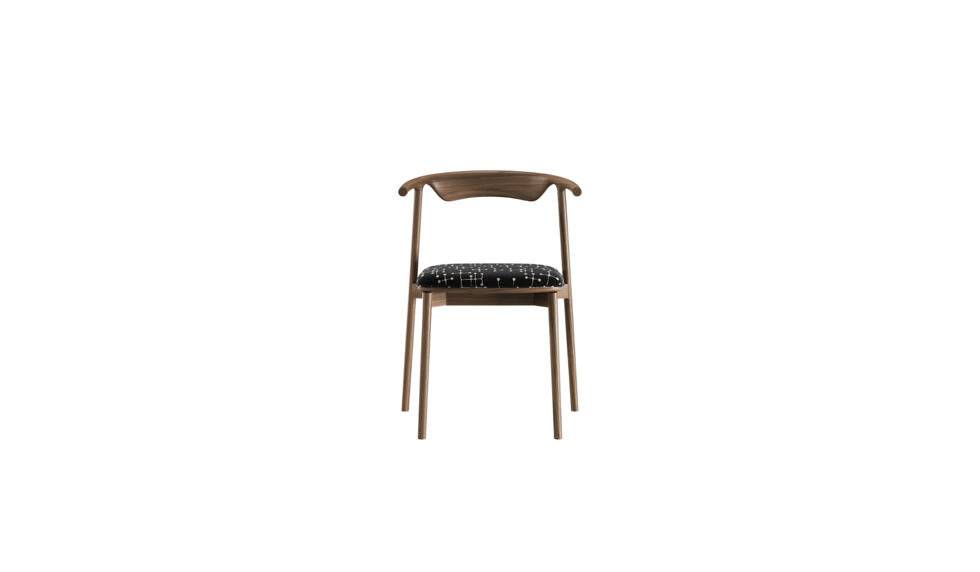 Chaise Pala de WeWood en noyer massif et tissu graphique noir, vue de face sur fond blanc