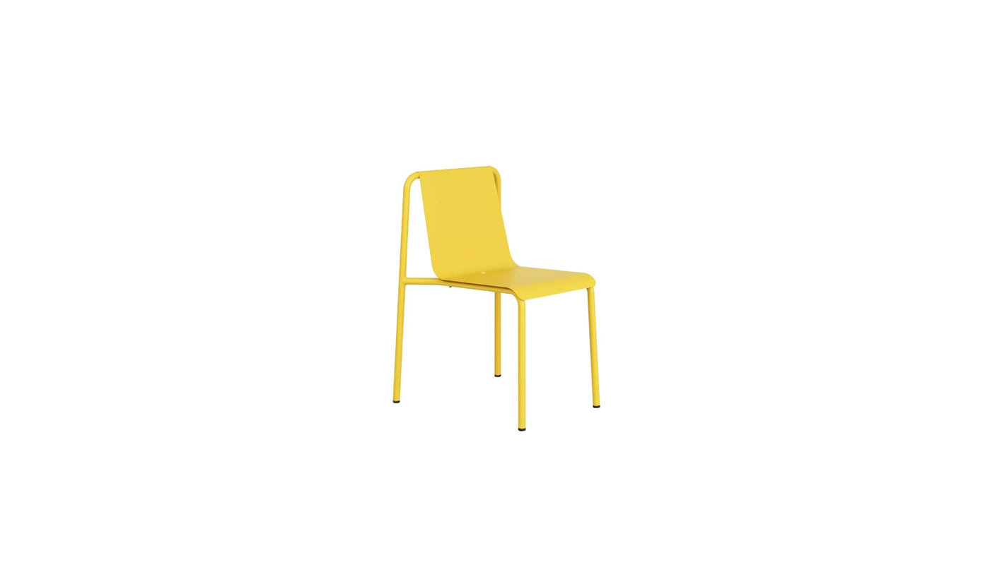 Chaise d’extérieur design de la marque Tiptoe, modèle Panorama, couleur jaune soleil, sur fond blanc.