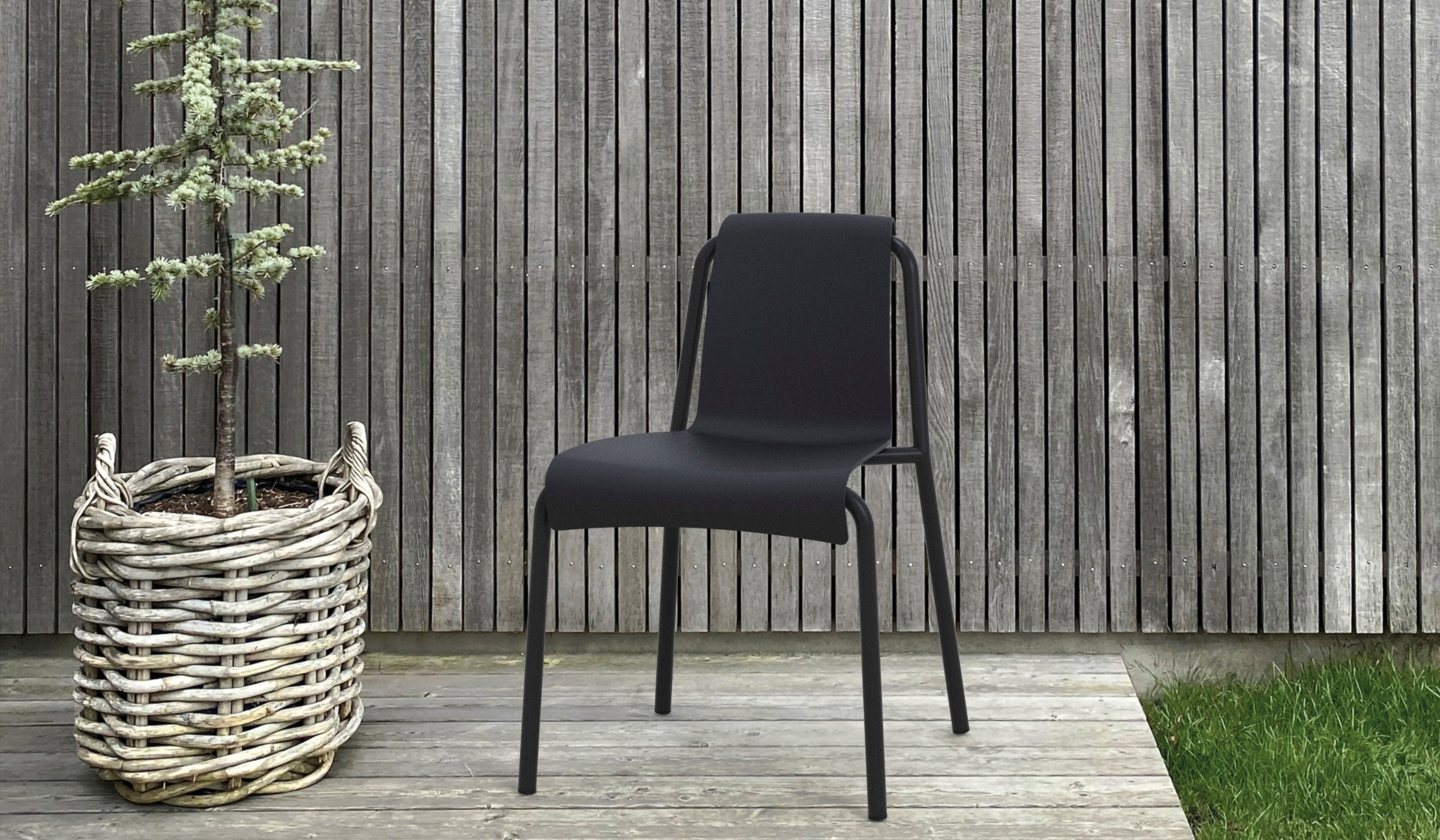 Nami - Designer outdoor chair in recycled plastic, black
