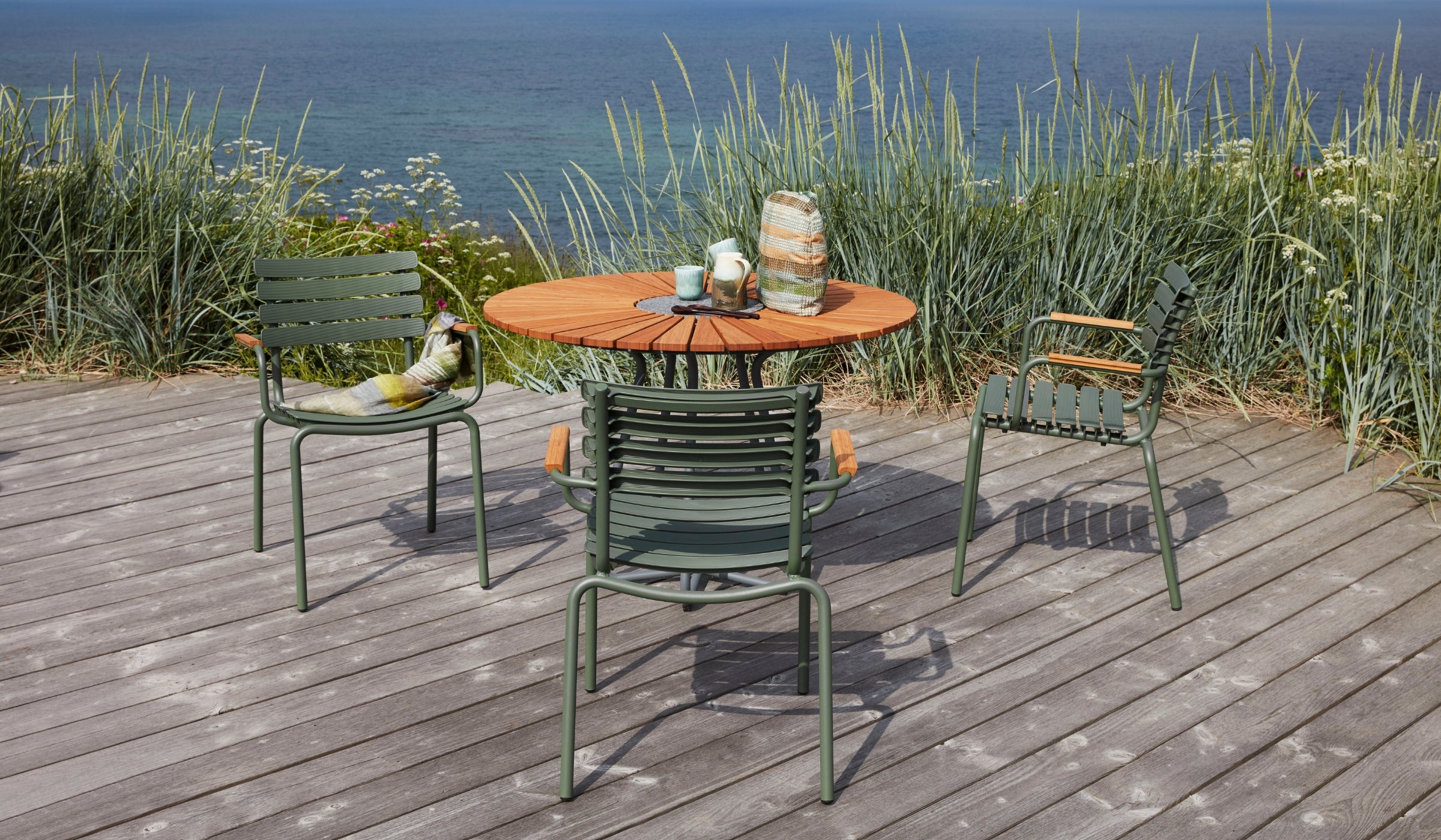 Reclips - Outdoor chair in aluminum and recycled plastic with bamboo armrests, olive green