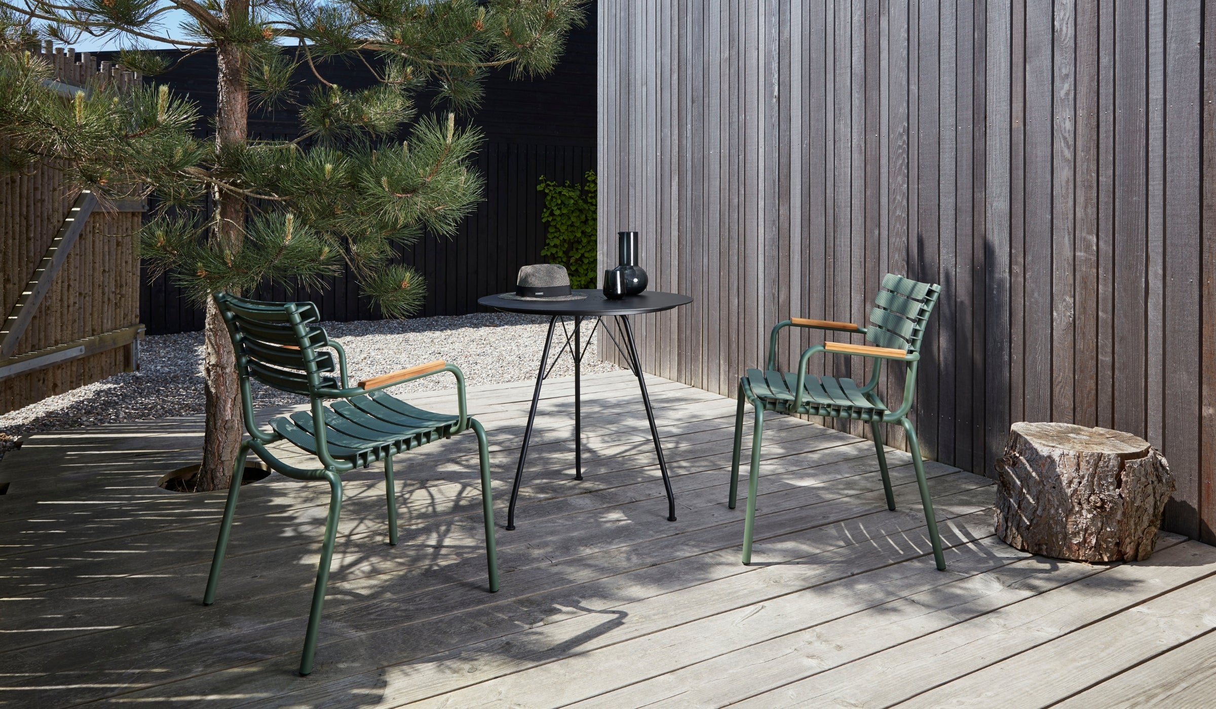 Reclips - Outdoor chair in aluminum and recycled plastic with bamboo armrests, olive green