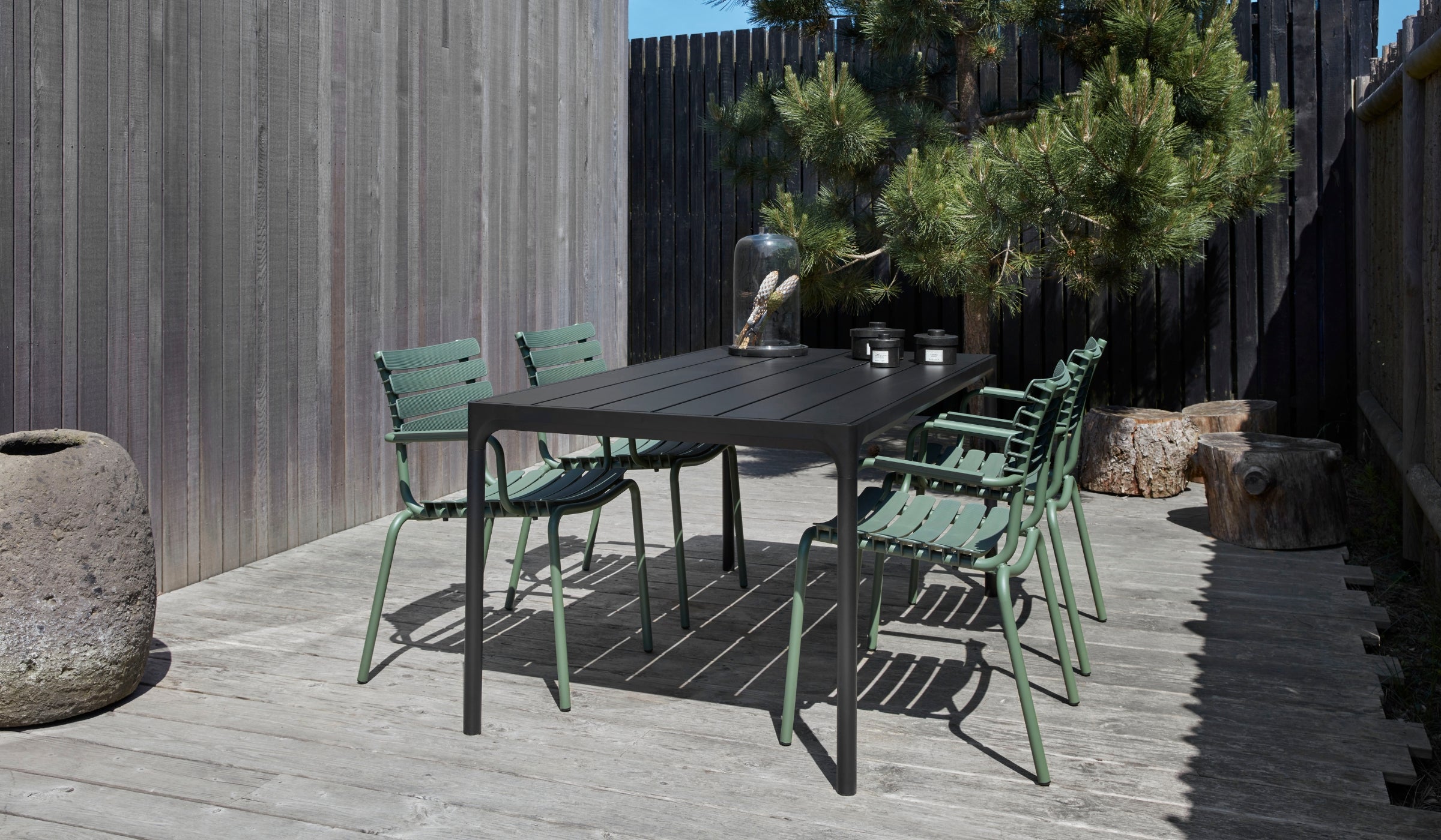 Reclips - Outdoor chair in aluminum and recycled plastic with armrests, olive green